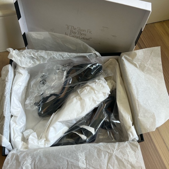 AQUAZURRA Ruffle Sandal black suede 37 NEW IN BOX - Picture 10 of 10